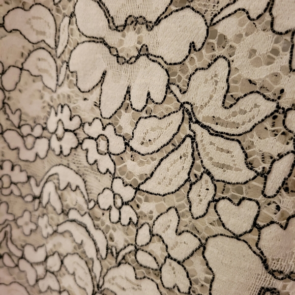 🌸Three Dots corded lace flounce sleeve top - Picture 10 of 11